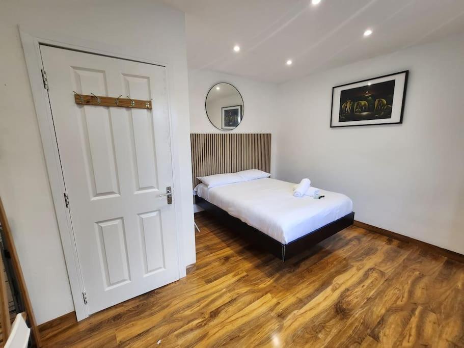 Spacious And Bright One Bedroom Apartment Oxford Esterno foto